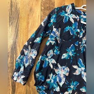 Carve Designs NWT Floral long sleeve blouse Shirt top blue purple Medium